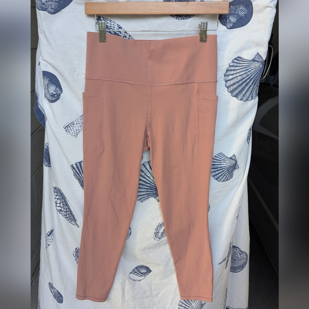 Athleta Dusty Pink Salutation Stash Pocket Leggings 7/8 Tight Size Medium